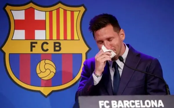 Man Claims to Have the Handkerchief with Which Messi Dried His Tears and Sells It for a Million Dollars
